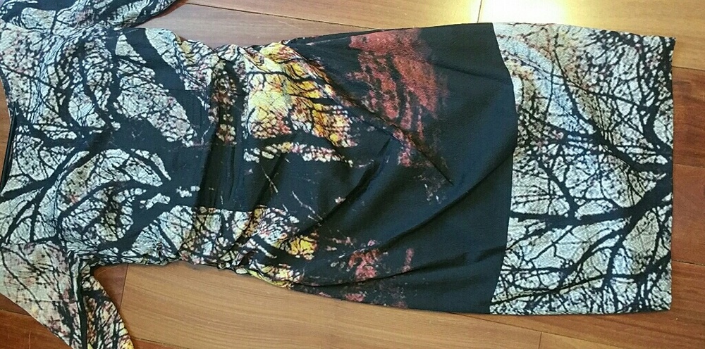 Gorgeous  dress, tree size 6